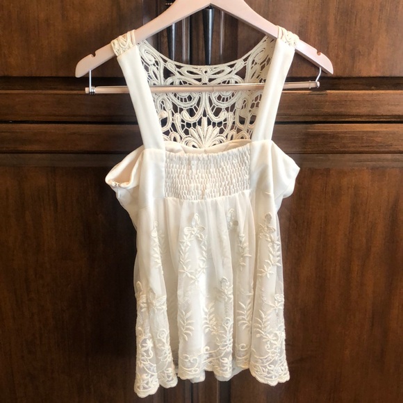 Boston Proper Lace Top with Appliqué Front - Picture 4 of 8